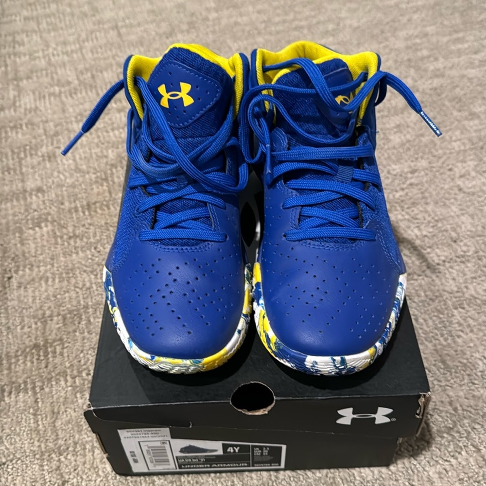 Blue basketball sneakers